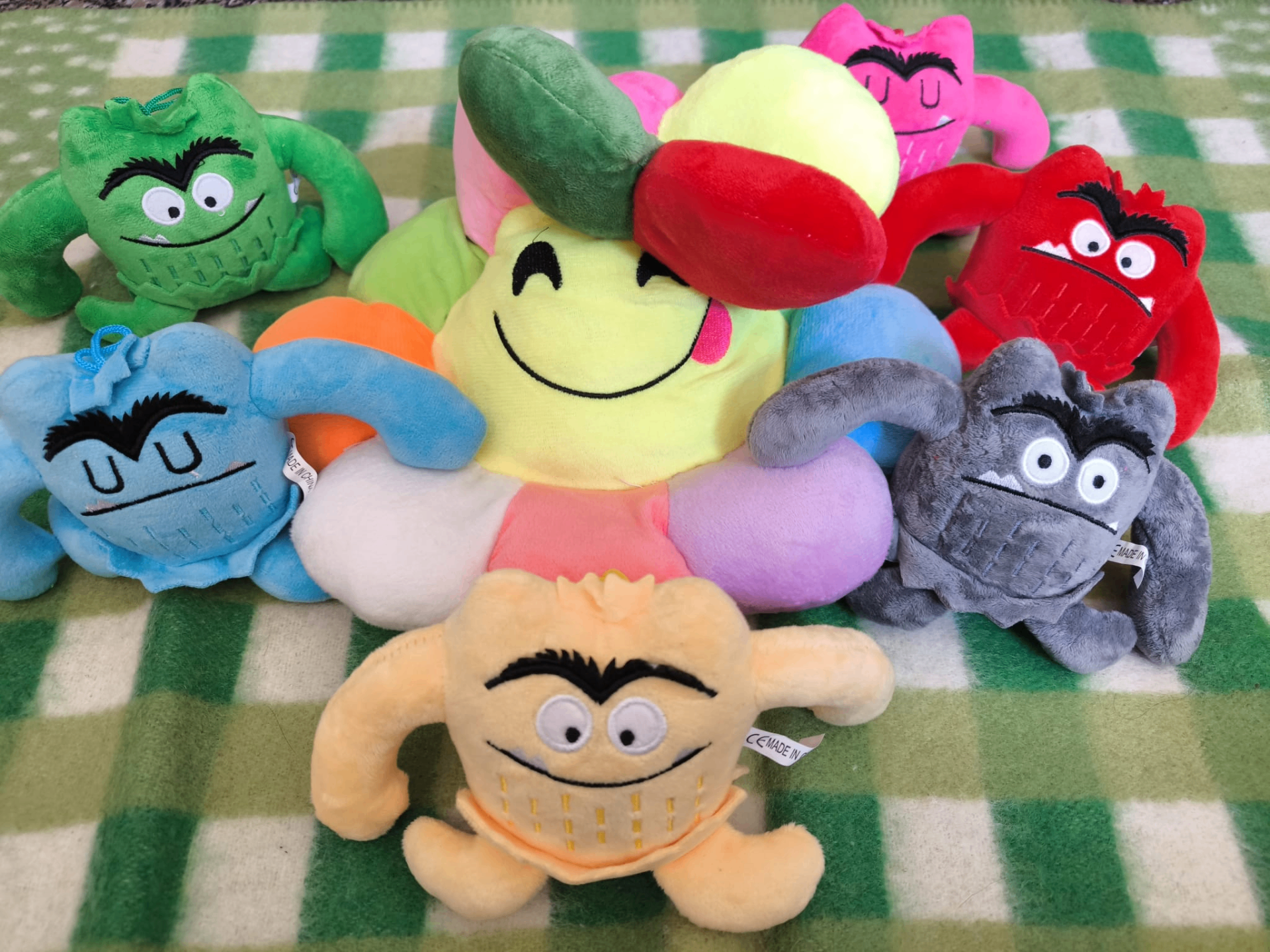 La maison des émotions — peluches colorées représentant les différentes émotions utilisées en atelier de Kinésiologie Ludique